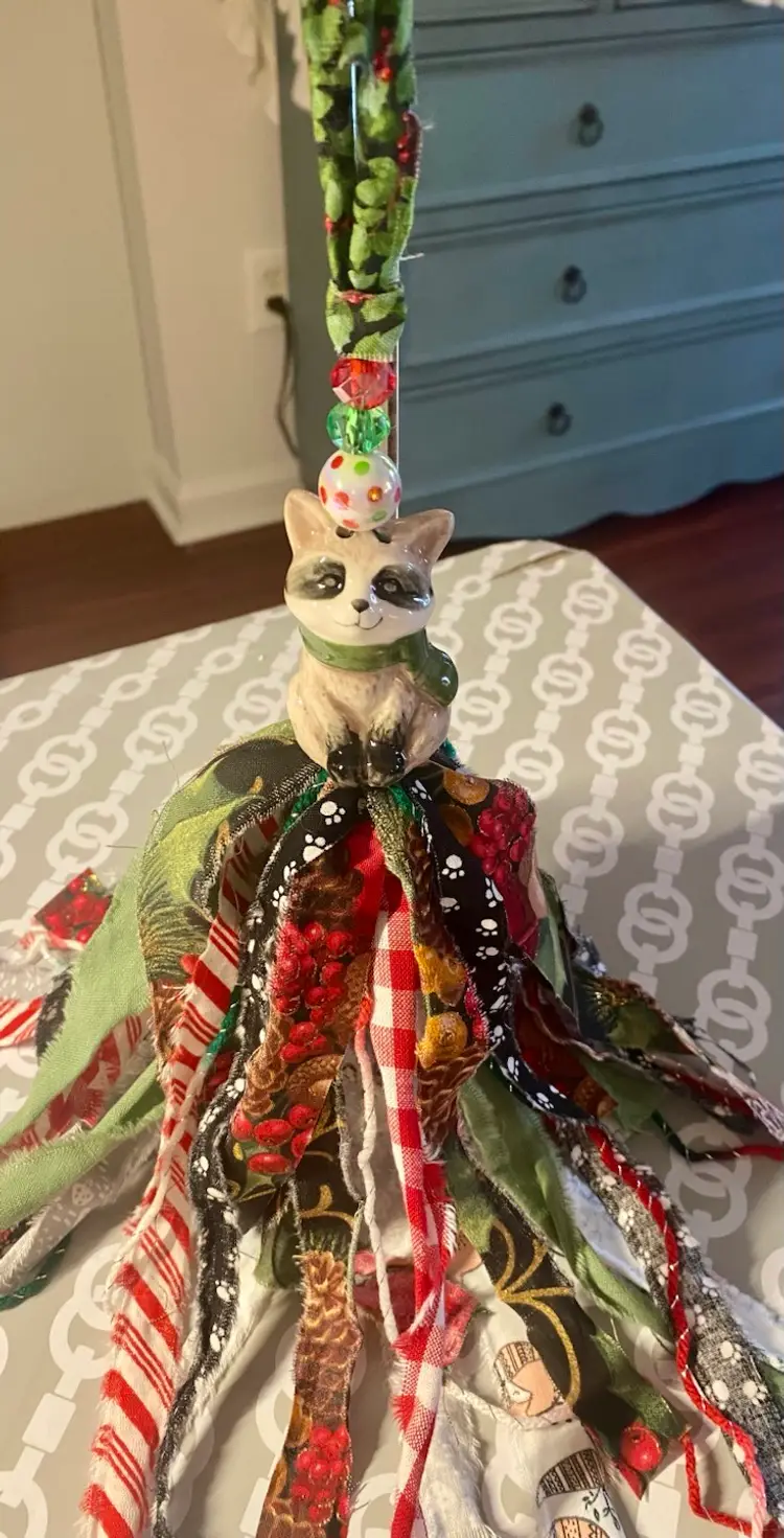 Mr. Raccoon S&P Shaker Tassel