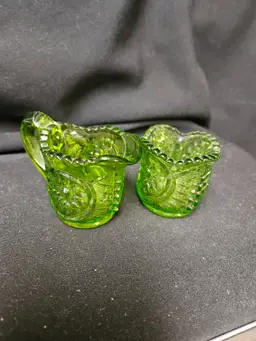 Set of Vintage L.E. Smith Petite Emerald Green Sugar and Creamer - 2" tall!