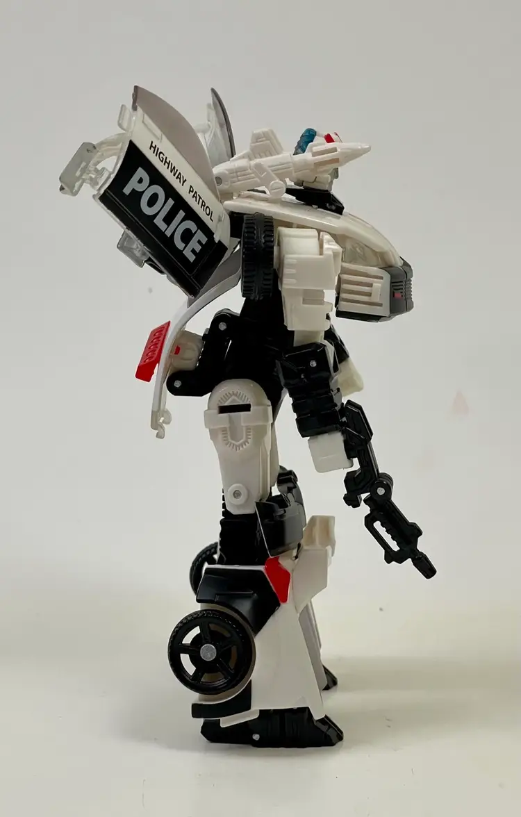 Transformers Universe Prowl Deluxe Class CHUG