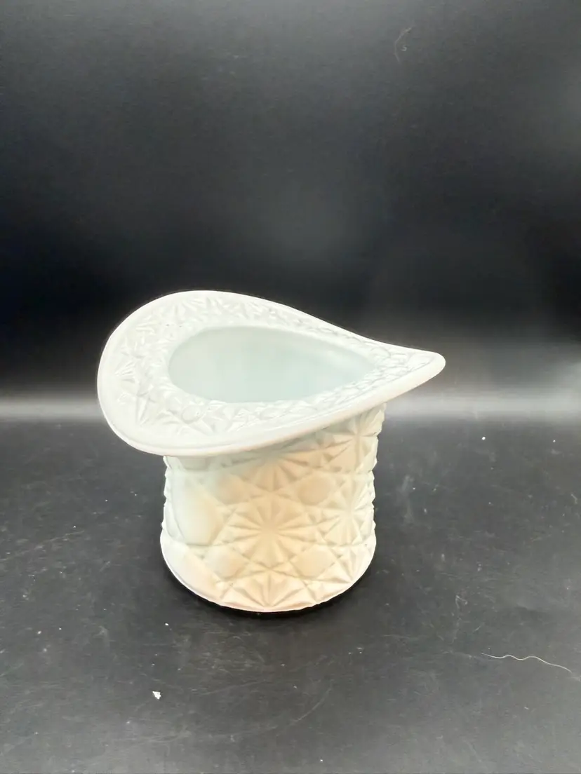 Fenton Milk Glass 'Buttons And Bows' Top Hat - 3 1/2 In