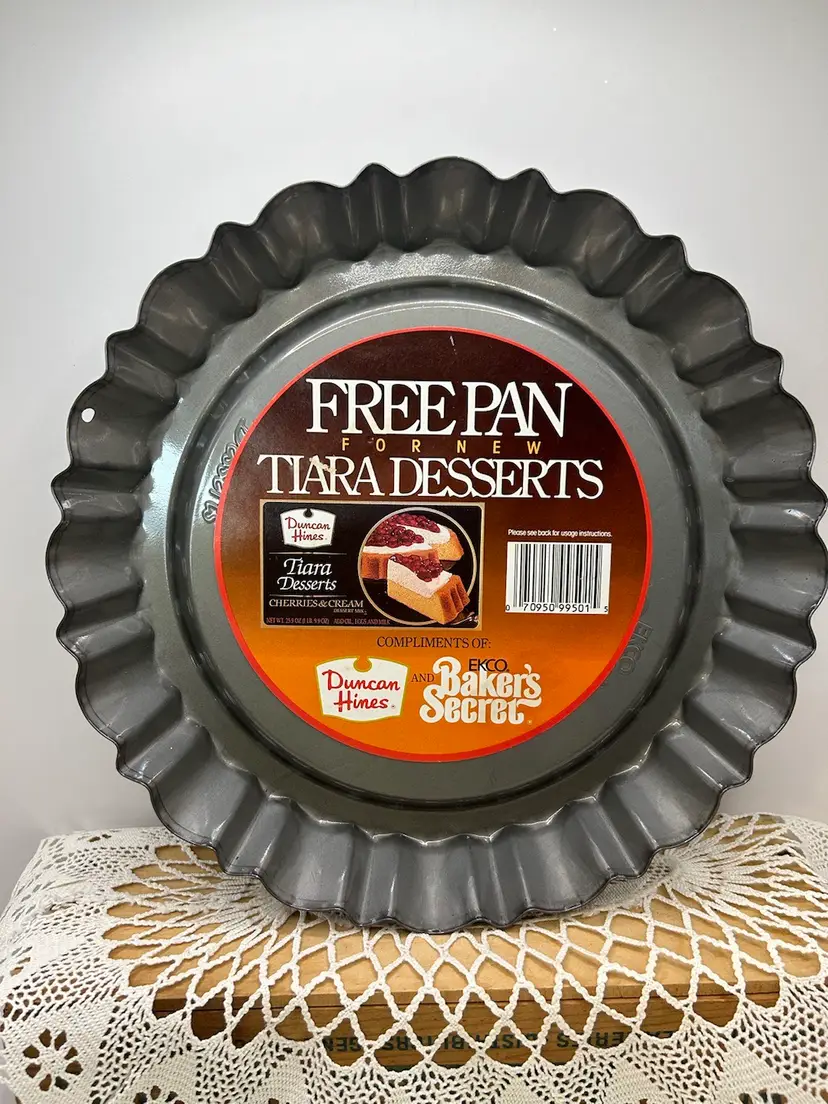 Duncan Hines Secret Baker Tart Pan 10 1/2x 1 1/2 never used
