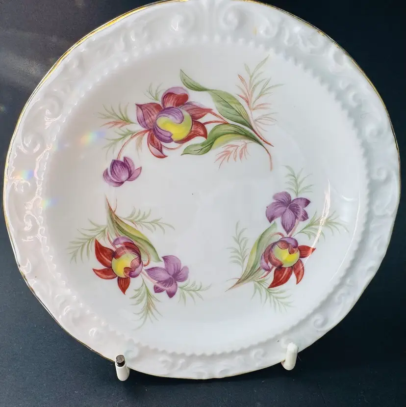 Beautiful Trinket Dish Or Collectors Plate
Detailed Floral Pattern - Majestic Queen