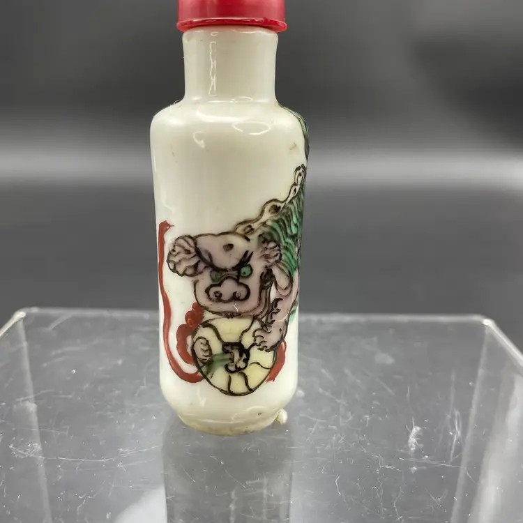 Chinese Foo Dog Snuff Bottle Stopper Bone Spoon Enamel on Porcelain Vintage