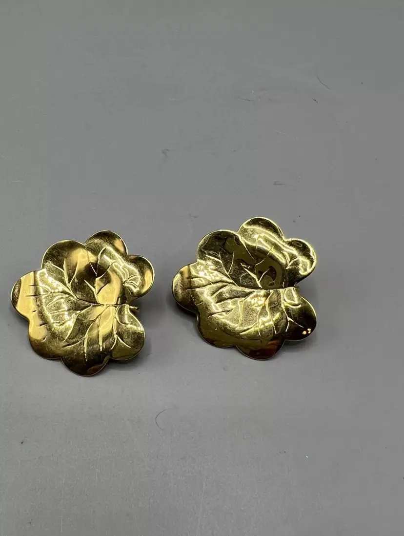 Vintage Crown Trifari Pansy Flower Clip On Earrings  Gold Tone 1960's
