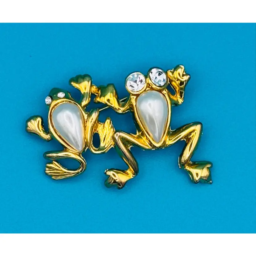 Vintage Double Frog Brooch – Gold-Tone Figural Pin with Faux Pearl Bellies & Rhinestone Eyes