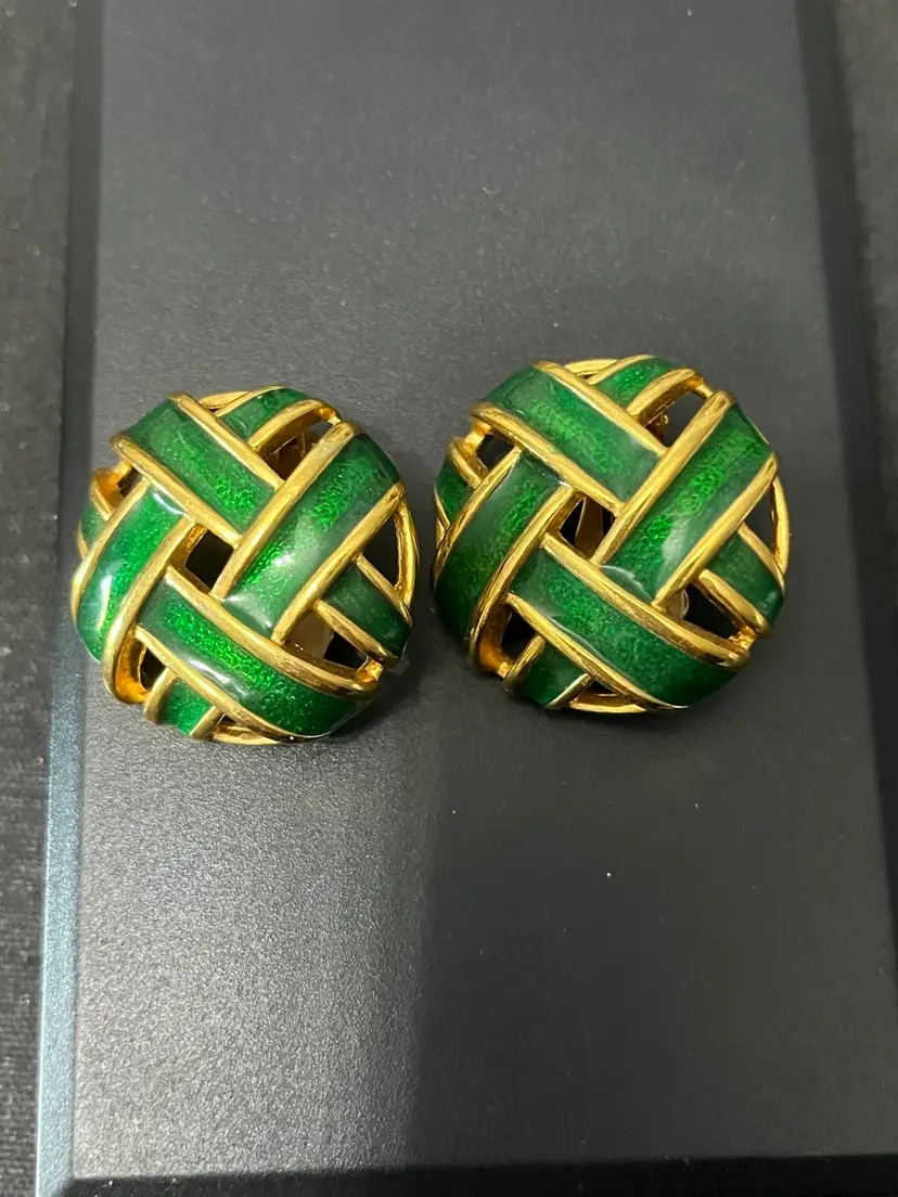 Gorgeous Green Enamel Goldtone Clip On Earrings