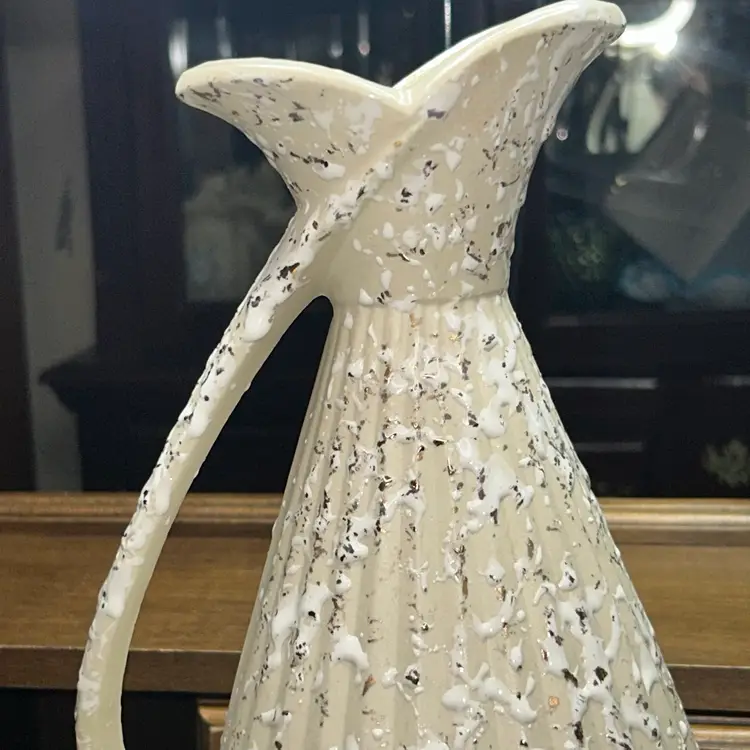 Vintage Savoy USA Pottery Handled Vase Pitcher Beige Gold White Splatter Pattern