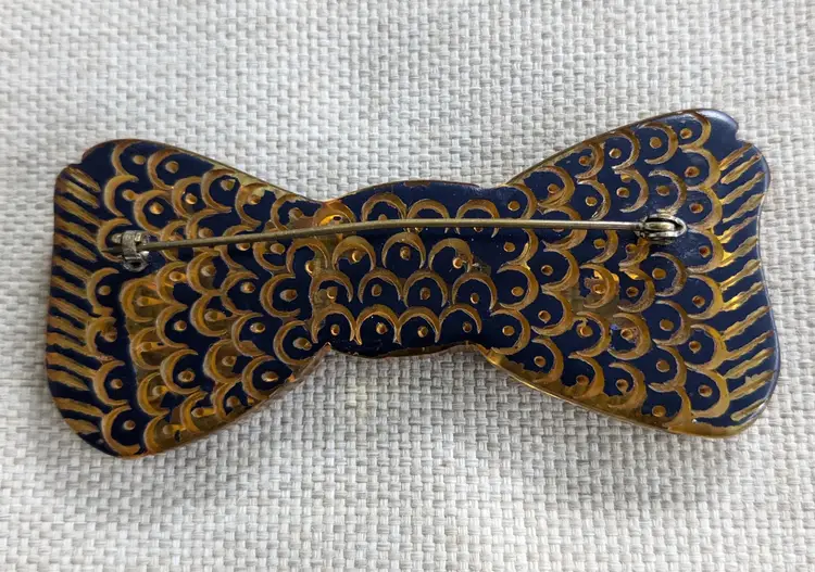 Bakelite Apple Juice Bow Brooch with Reverse Carving and Painting