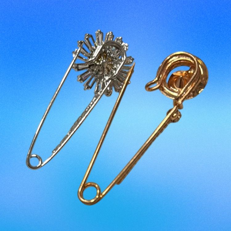 Lot (2) Rhinestone Pave Crystal & Faux Pearl Kilt, Shawl, Scarf Pins/ Brooches SilverTone & GildTone