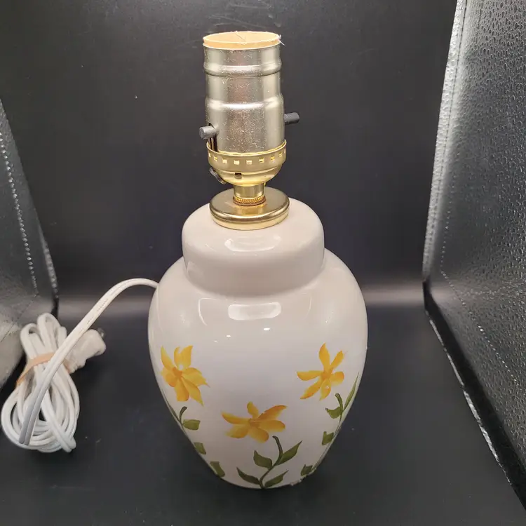 Vtg Ceramic Floral Table Lamp 9 inches Tall Works