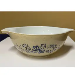 PYREX Homestead  Cinderella 443  2.5 qt   Vintage  1970s  Mixing  Bowl