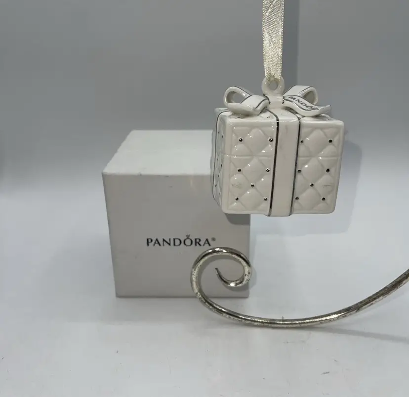 2016 Pandora Porcelain Ornament Gift Presentation Box with Ribbon Hanger