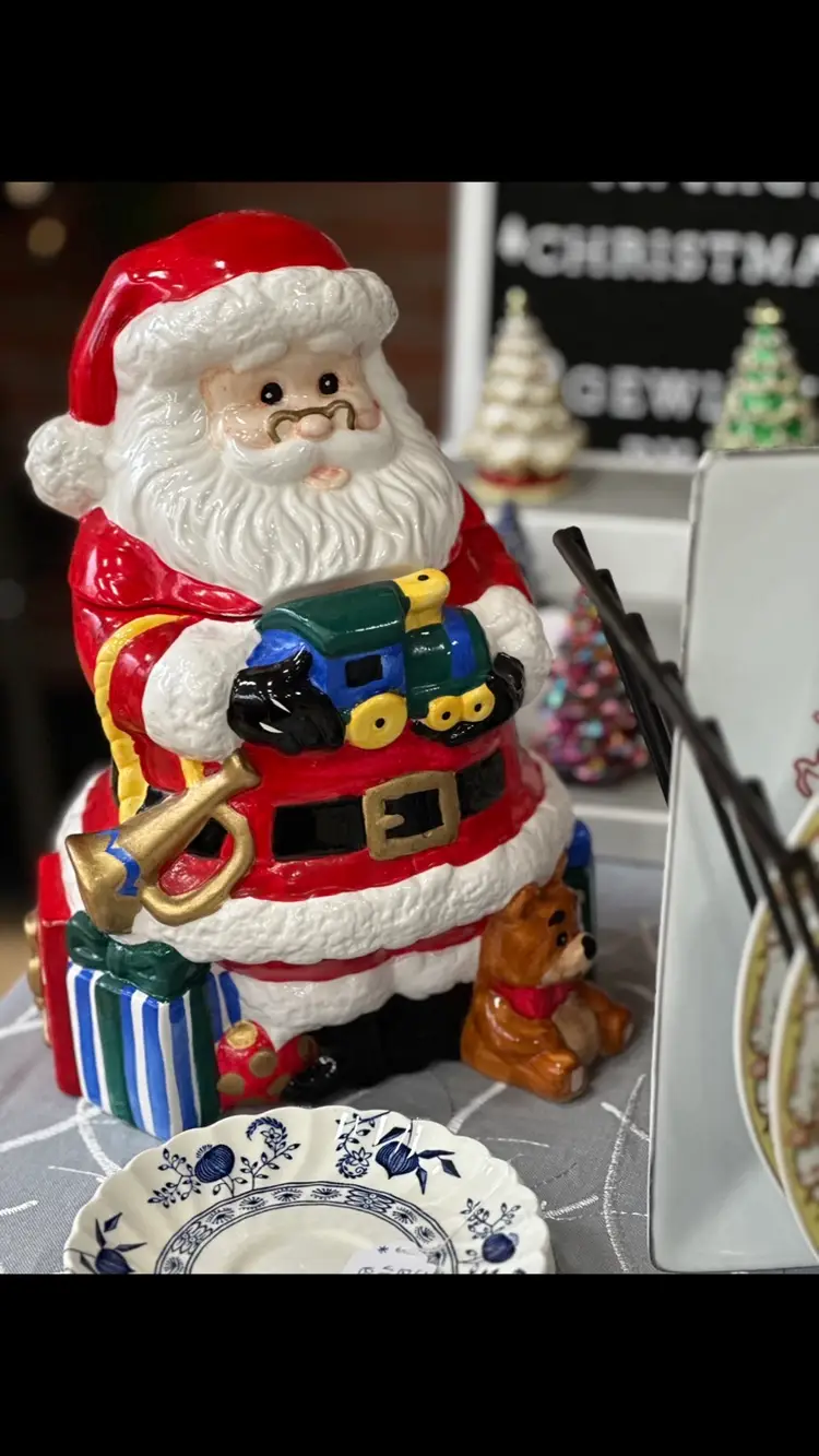 Santa Cookie Jar 🎅🏻