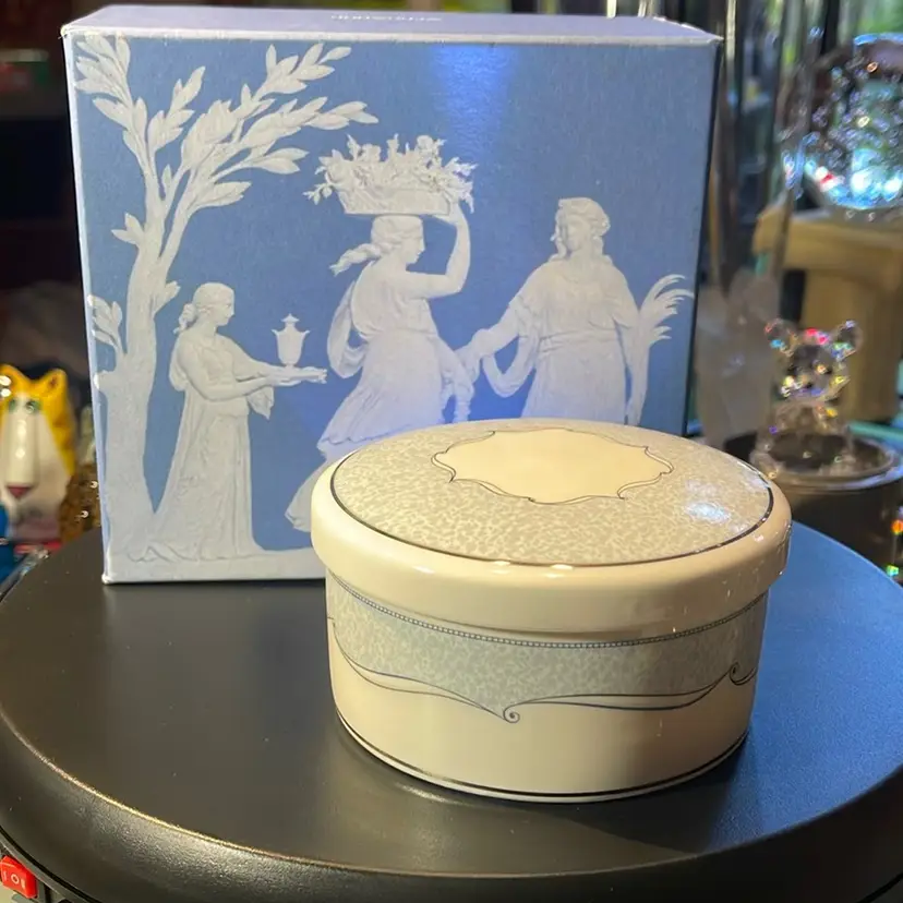 Wedgwood Trinket/powder Box Venice Pattern