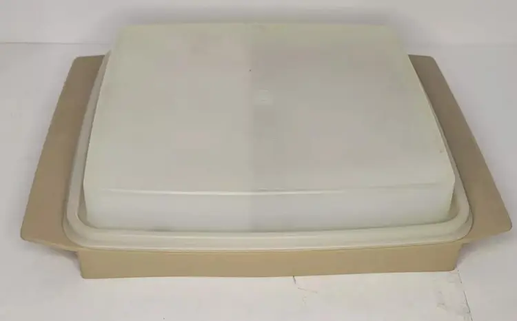 Tupperware deviled egg keeper container 723