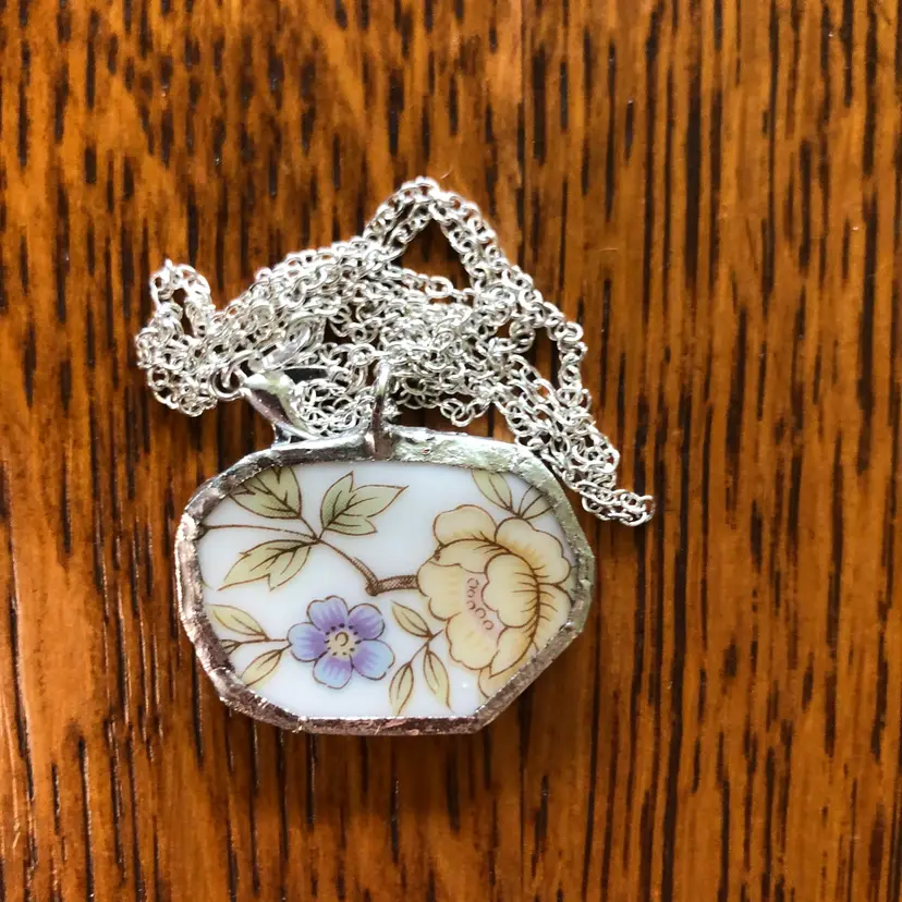 Oodelally Shop Broken Pottery Artisan Made Pendant Style House Rose Garden Made In Japan Plate Handcrafted Necklace 1 1/8in x 7/8in