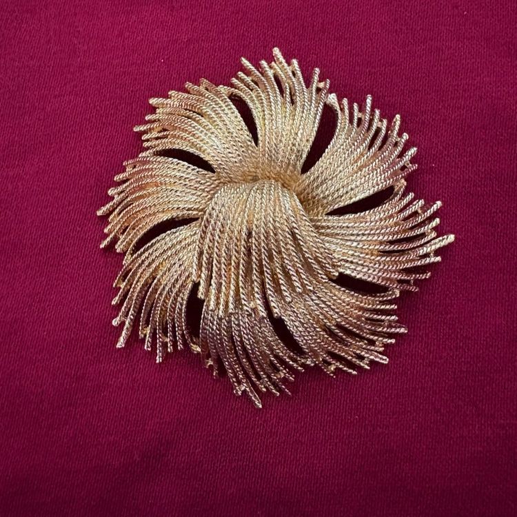Monet Gold tone Cordelia Vintage Brooch