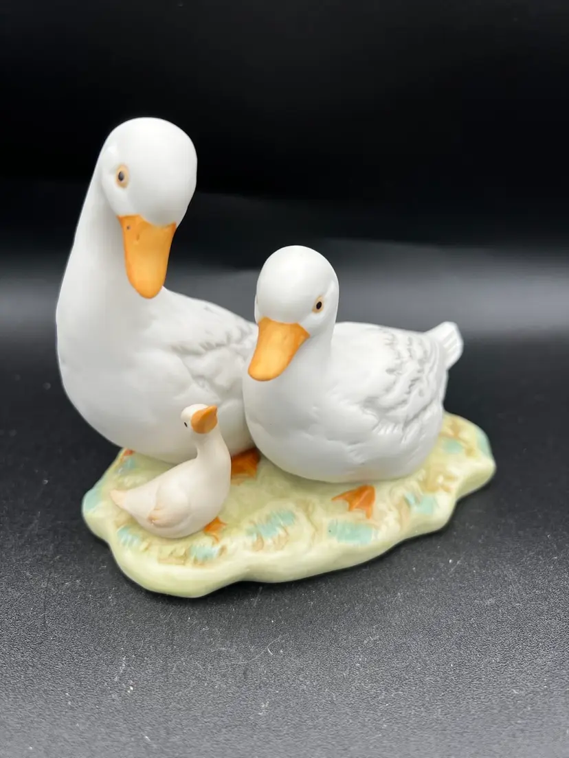 HOMCO Adorable Figurine Family Of Ducks/Geese