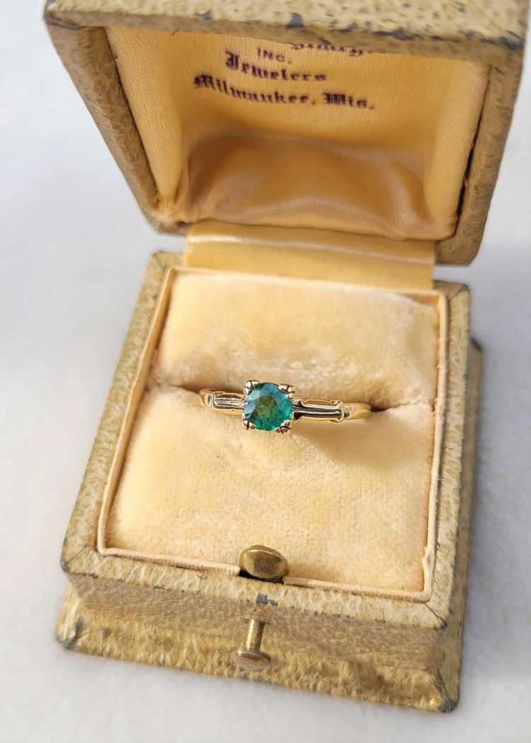 Vintage 10k Yellow Gold Emerald Green Solitaire Ring WW2-Era Size 6.75