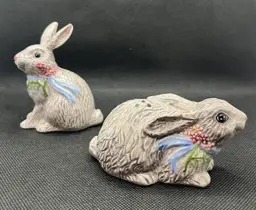Vintage Danna Cullen's Meadow Bunny ceramic salt and pepper shakers by Zrike , Spring Easter decor