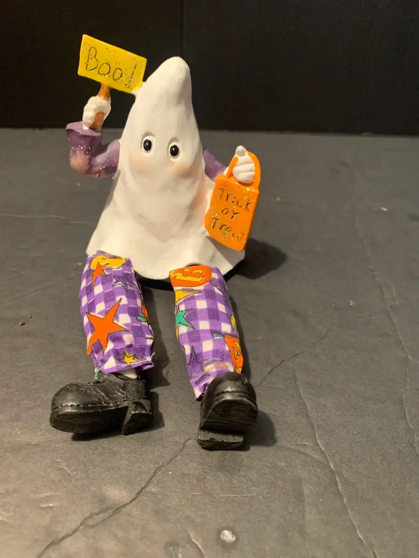 Sitting Ghost Figure With Hanging Legs 4 X 3 Inches