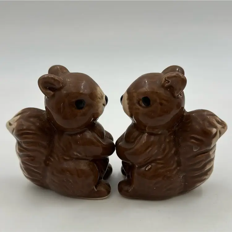 #01 Squirrel salt and pepper shakers woodland forest animals