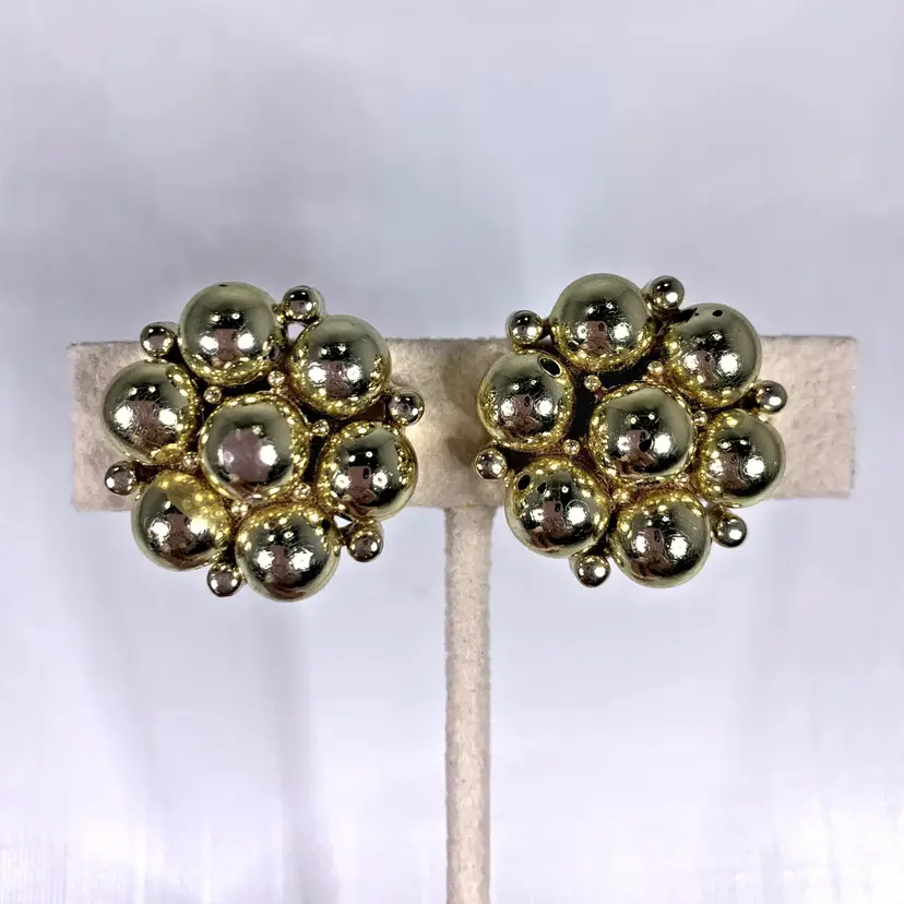 Lisner Gold Tone Bead Clip Earrings Cluster Round Designer Signed Vintage Mid Century