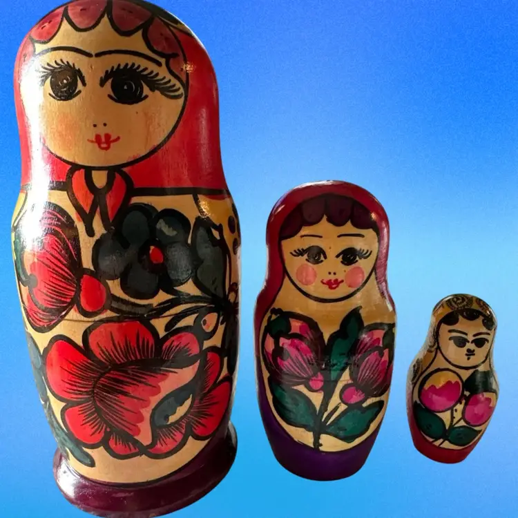 Vintage Matryoshka 3 Piece Russian Nesting Dolls Brightly Colored