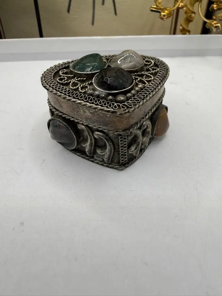 BEAUTIFUL VINTAGE ASIAN SEMI-PRECIOUS STONES TRINKET BOX