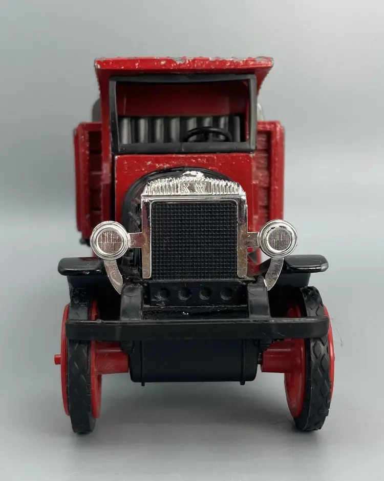 1992 Edition #9 Official Kenworth ERTL Texaco Stock Truck Coin Bank 2582 Diecast