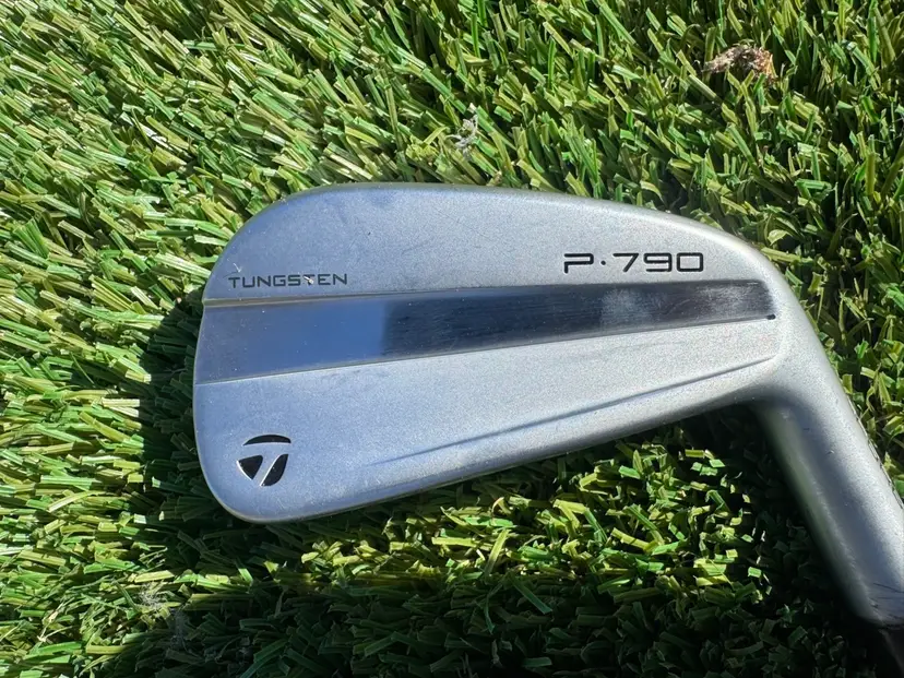 Taylor Made P790 4 Iron Graphite Stiff White Tie Shaft