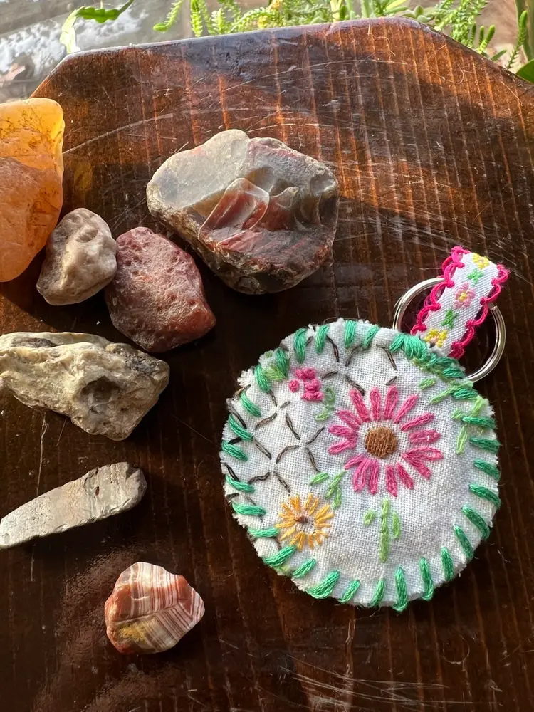 Six Daisy embroidered key chains