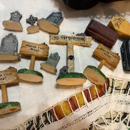 #02 - Choice Lemax Vintage Graveyard Signs Coffins miniature