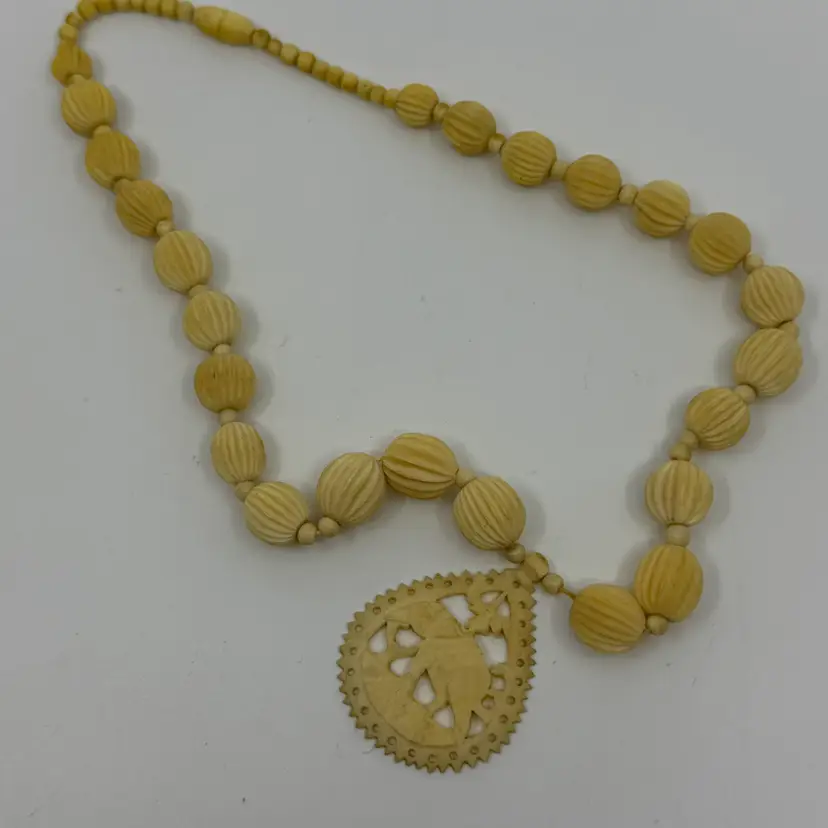 Bone Style Celluloid Elephant Pendant Graduated Ribbed Beaded Necklace