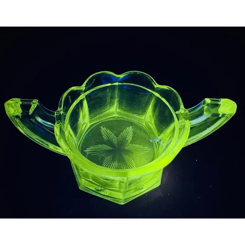 Gorgeous Vintage Candy Dish With Handles - Magnesium