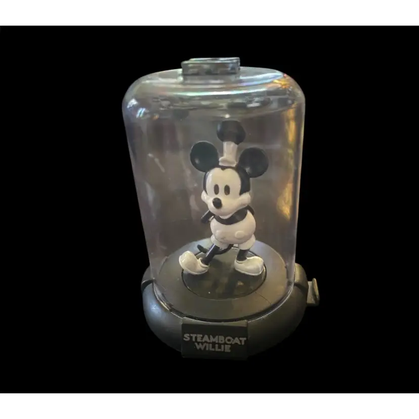#05 - 2018 Disney Domez Figure As Pictured ( 3" Tall)