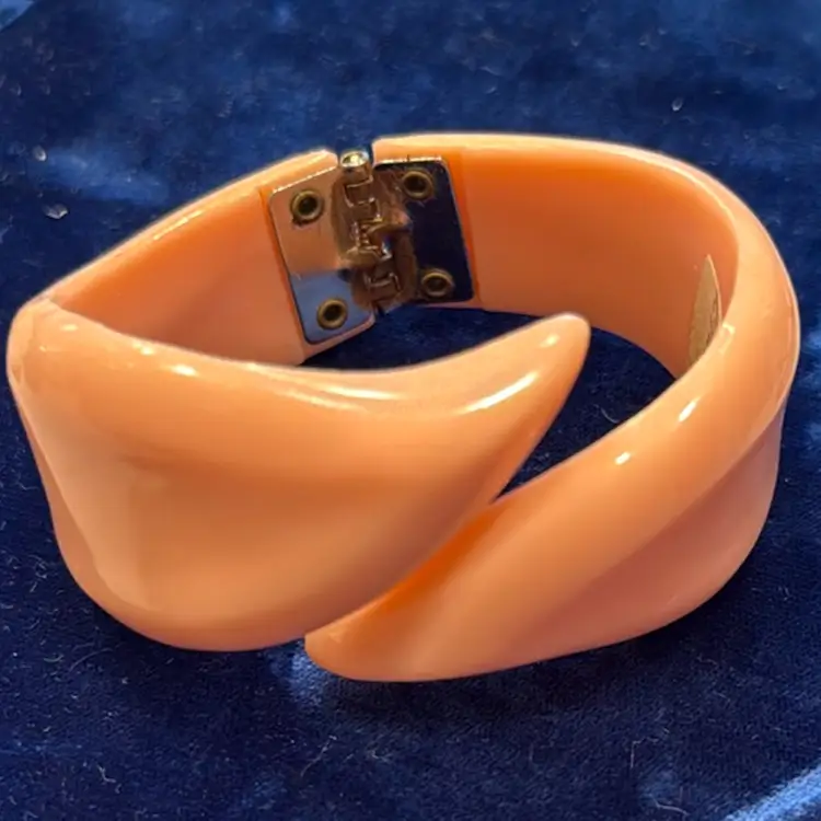 Vintage MCM Lucite Chunky Pink Wrap Around Clamper Bracelet