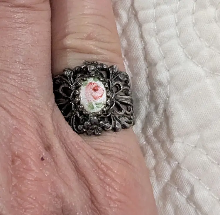 Vintage Sterling Silver Filigree Band Ring with Enamel Flower Cabochon, Size 5