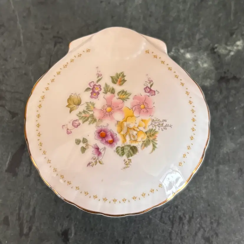 Vintage Wedgwood England Bone China Mirabelle Floral Clam Shell Jewelry Trinket Box