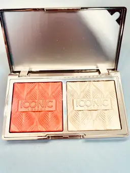 Iconic London  Silk Glow Duo in the shade Coral Glow.