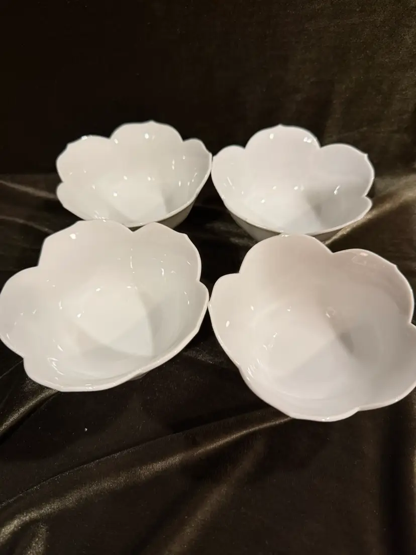 Set Of 4 Vintage Japan Lotus Flower Rice Bowls White Ribbed Porcelain 2”