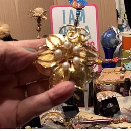 GoldFlower gold flower brooch