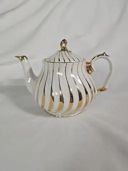 Sadler England Gold & White Swirl Teapot – Vintage Ceramic – 6.5