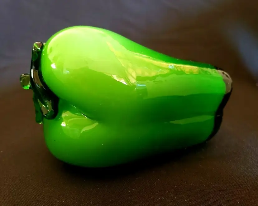 Art Glass Green Pepper - Décor Vegetable with Stem - approximately 5" unbranded