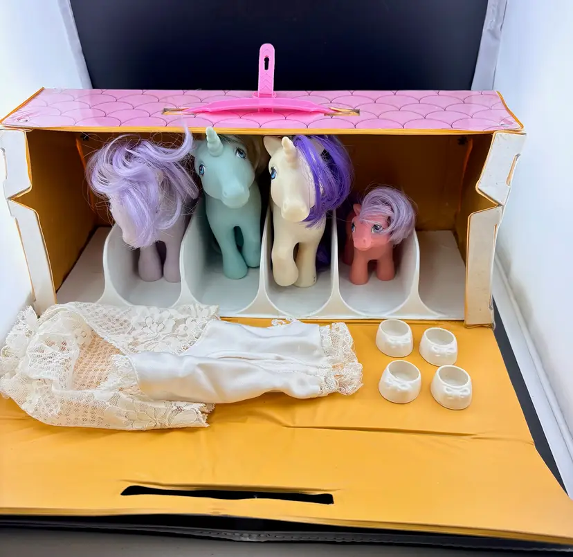 My Little Pony Carrying Case with 2 Unicorns, 1 large pony and 1 small pony and a wedding outfit