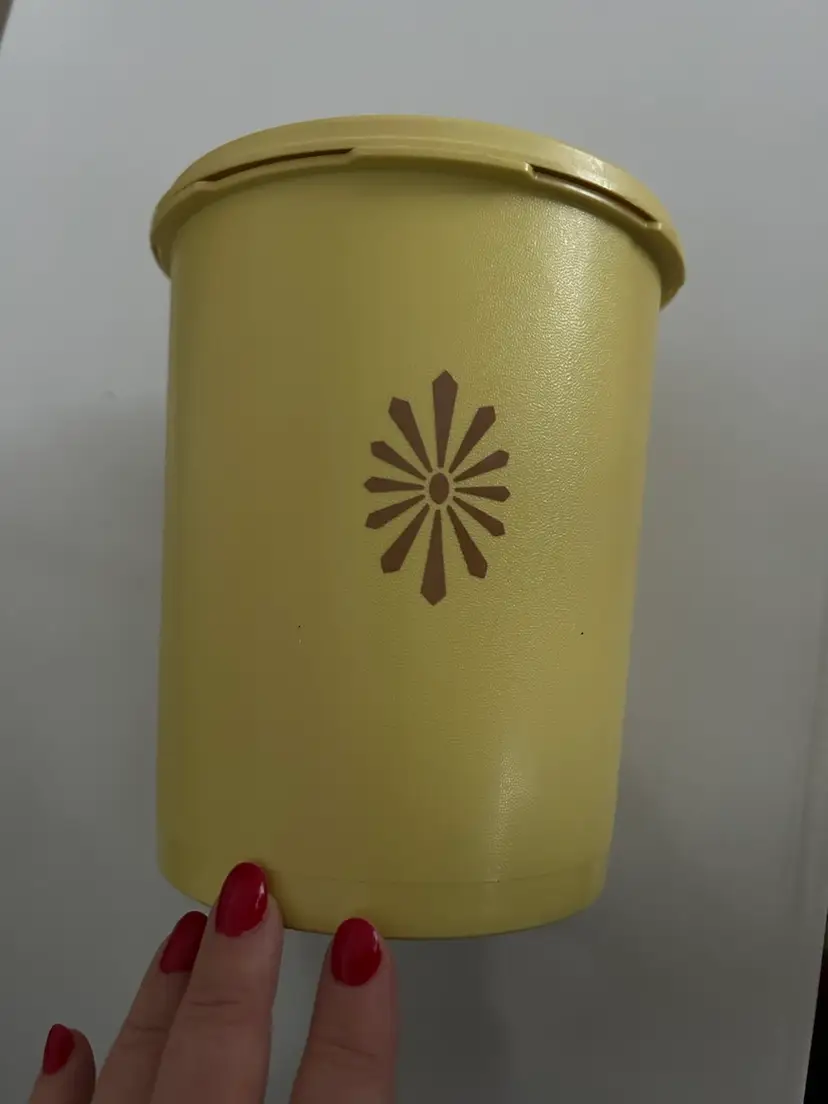 Vtg Tupperware Harvest Gold 6 3/4”H 5 1/4” D