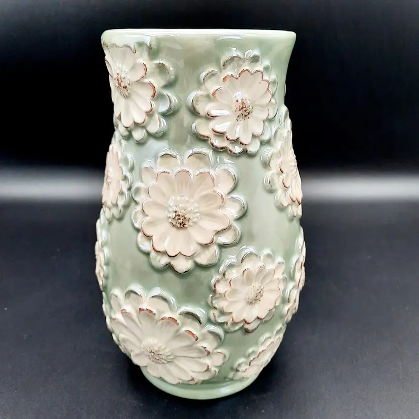 Iridescent Pearl & Light Green Daisy Floral Vase Teleflora