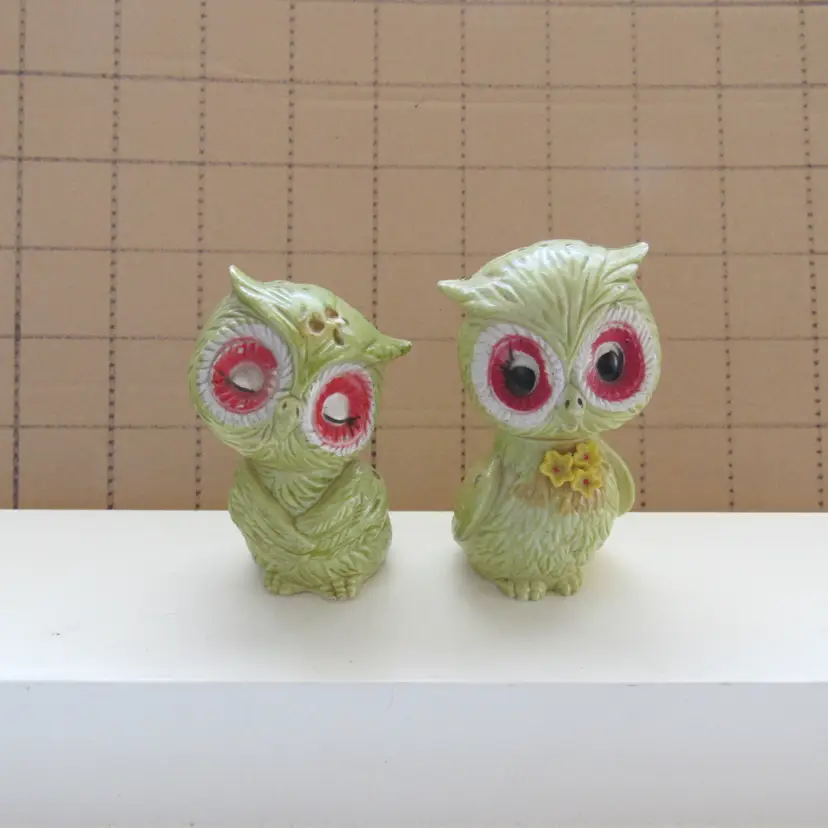 VTG Plastic Green Owls Salt & Pepper Shaker Set