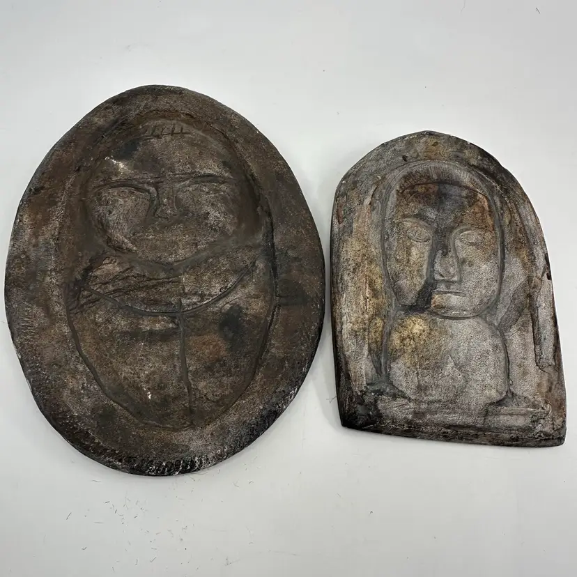 Carved Face Round Wall Hanging Pottery Set/2