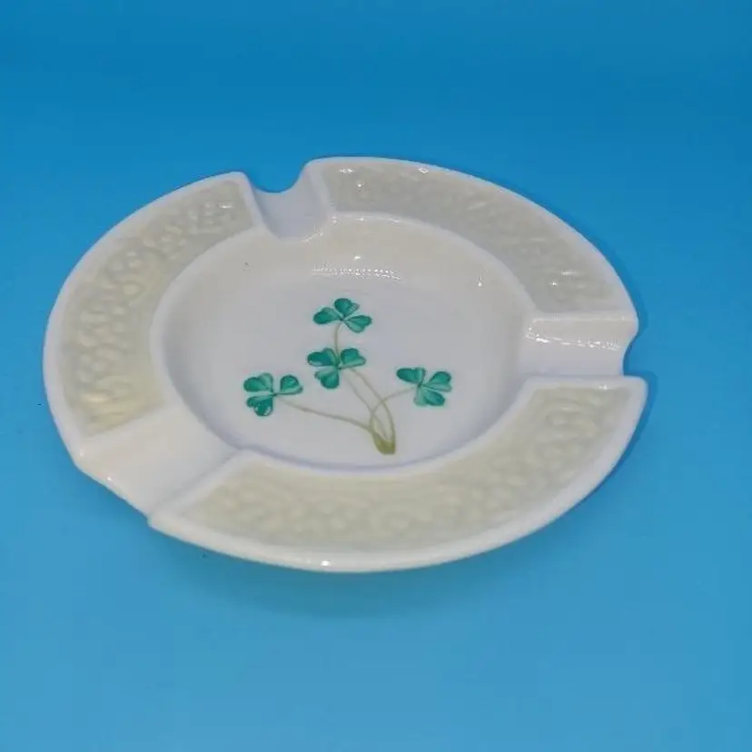 BELLEEK SHAMROCK ASHTRAY CELTIC KNOTS DESIGN IN COB LUSTER ACCENTING GREEN 5TH